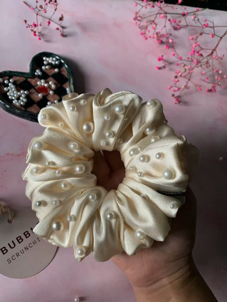 scrunchiemutiara